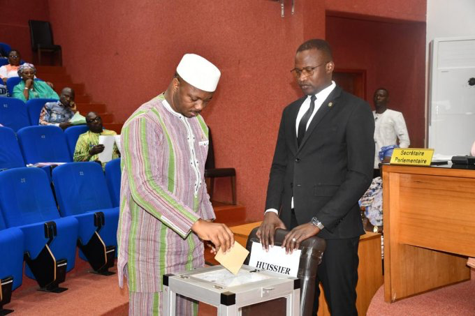 au-burkina-le-parlement-autorise-la-revision-de-la-constitution